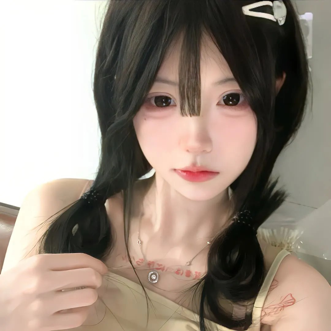 这名男子，捡到了人鱼。